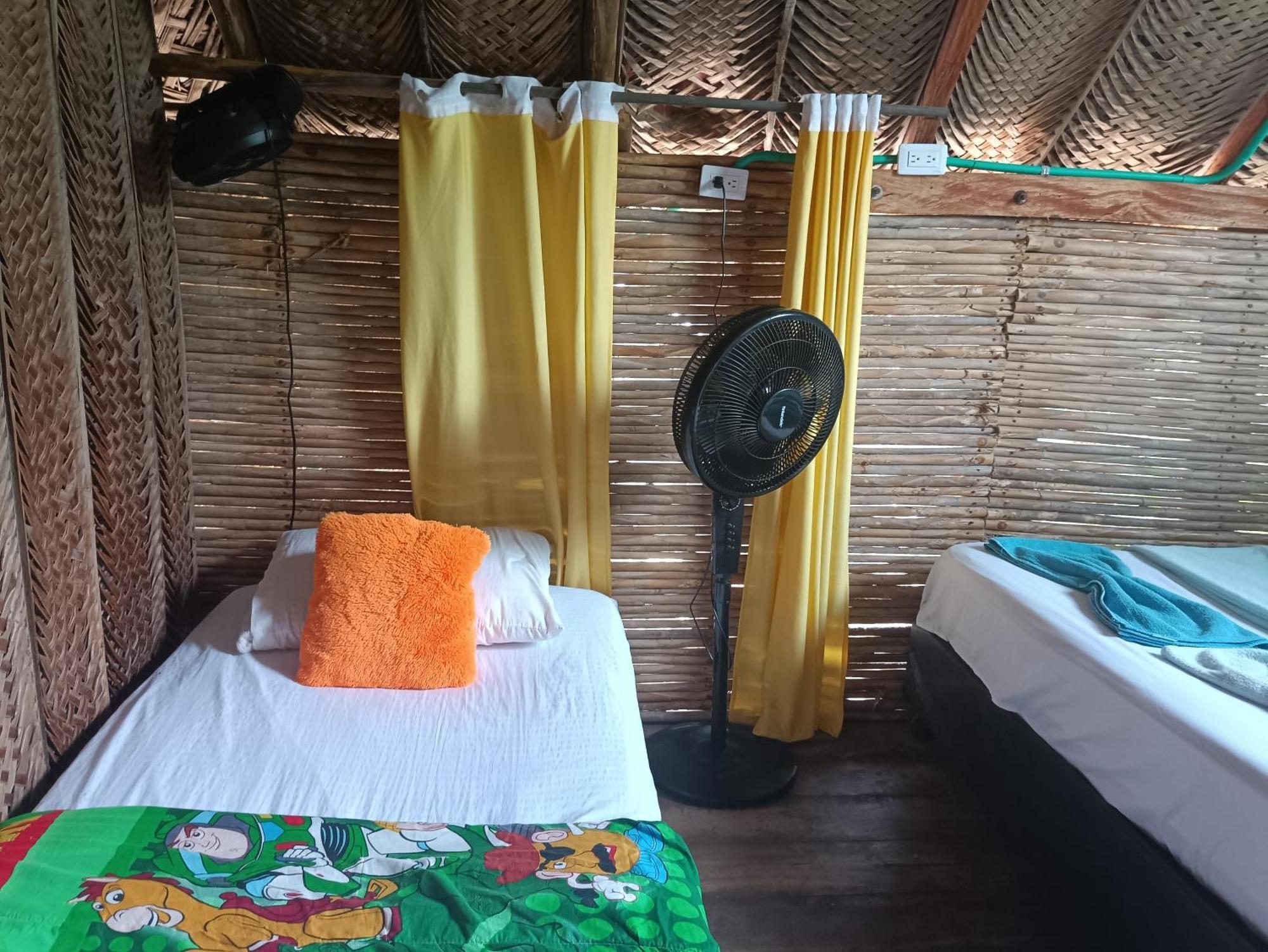 Bob Marley Beach Guachaca Bilik gambar
