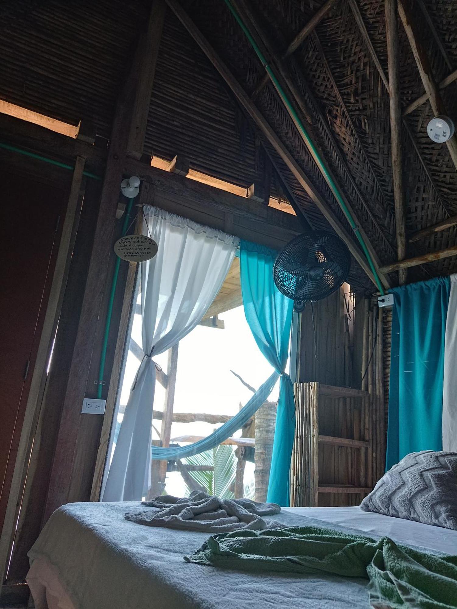 Bob Marley Beach Guachaca Bilik gambar