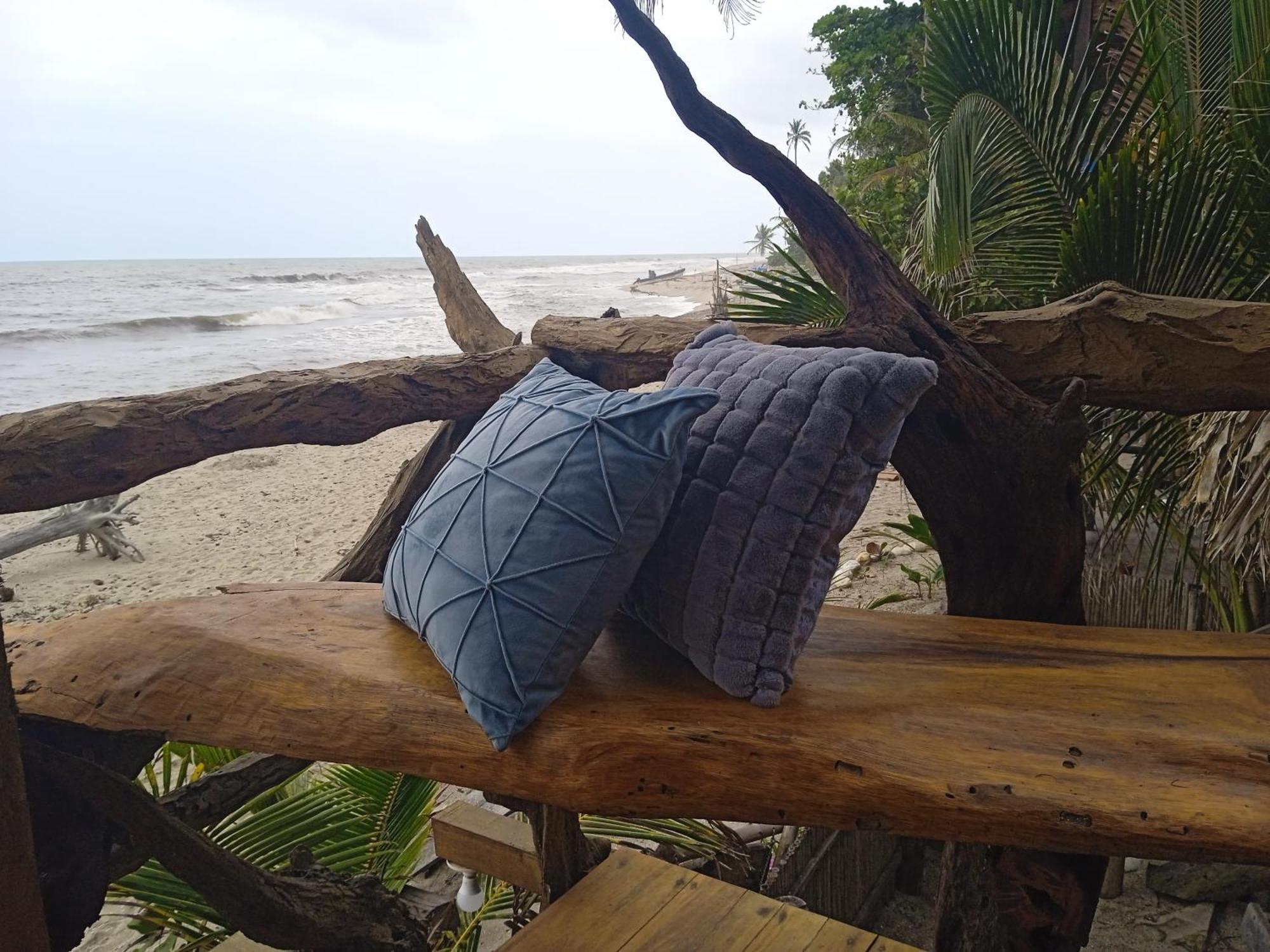 Bob Marley Beach Guachaca Bilik gambar